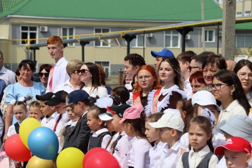 Для 195 выпускников Нурлатского района прозвенел последний звонок