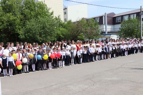 Для 195 выпускников Нурлатского района прозвенел последний звонок