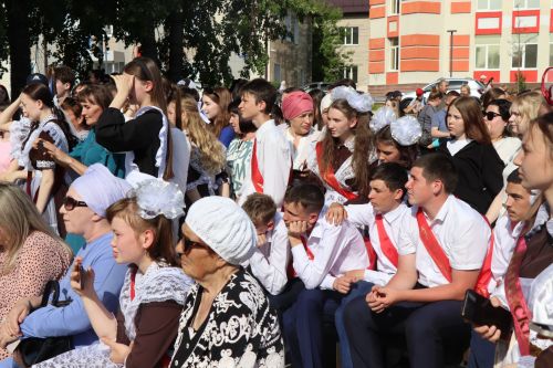 В Нурлате прошел праздник, посвященный празднику Последнего звонка