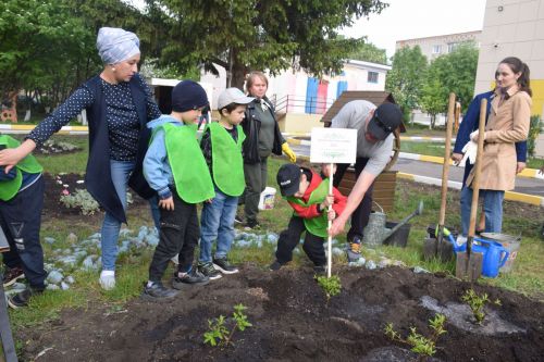 В детском саду «Алсу» города Нурлат заложили Аллею выпускников