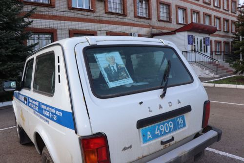 Нурлатские автоинспекторы поздравили водителей с наступающим Днем Победы