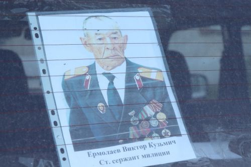 Нурлатские автоинспекторы поздравили водителей с наступающим Днем Победы