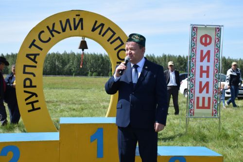 В Нурлате на конно-спортивных скачках приз «Сельские джигиты» завоевал 72-х летний Валерий Миронов