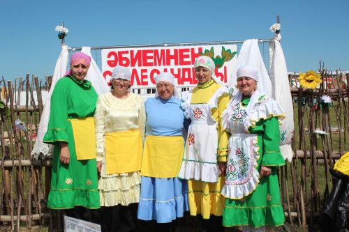 Впервые на нурлатском Сабантуе провели конкурсы «Бабушкин таинственный сундук» и «Голос Сабантуя»