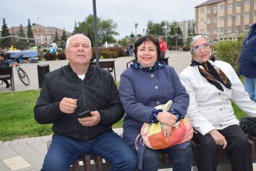 Глава Нурлатского района Дамир Ишкинеев вручил паспорта юным горожанам
