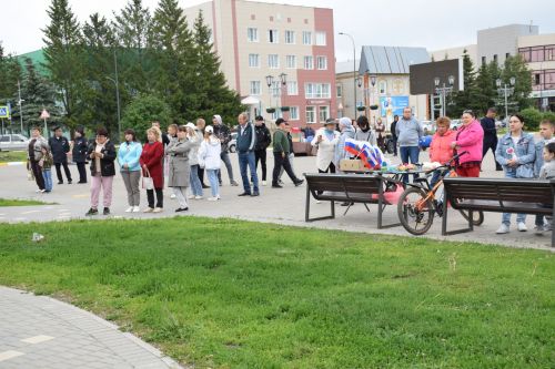 Глава Нурлатского района Дамир Ишкинеев вручил паспорта юным горожанам