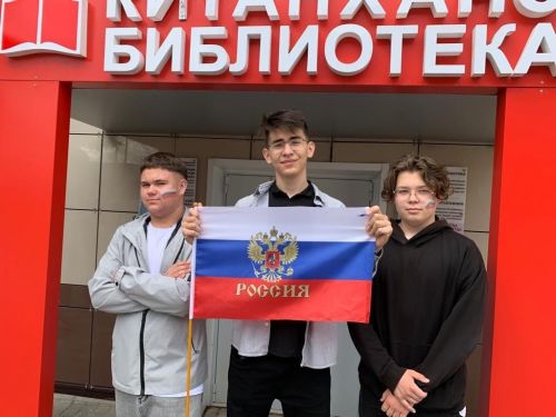 В Нурлате прошел флешмоб ко Дню России