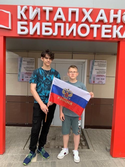 В Нурлате прошел флешмоб ко Дню России
