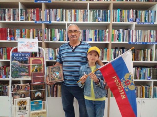 В Нурлате прошел флешмоб ко Дню России