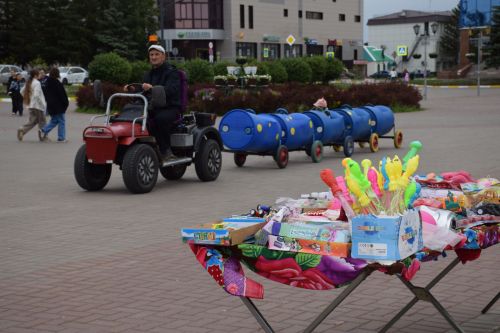 Глава Нурлатского района Дамир Ишкинеев вручил паспорта юным горожанам