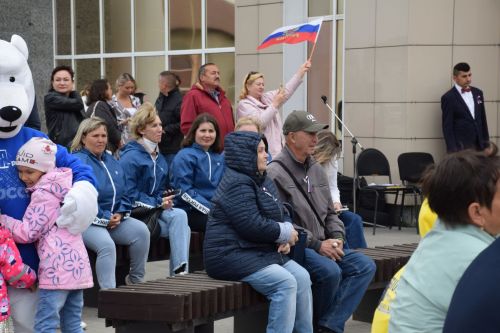 Глава Нурлатского района Дамир Ишкинеев вручил паспорта юным горожанам