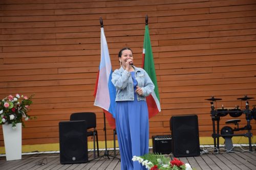 Глава Нурлатского района Дамир Ишкинеев вручил паспорта юным горожанам