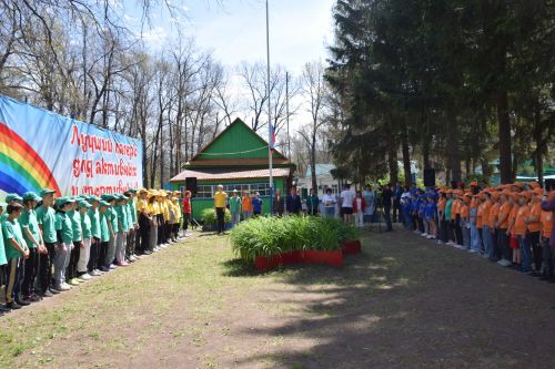 В Нурлате торжественно открыли летнюю смену в лагере «Заречный»