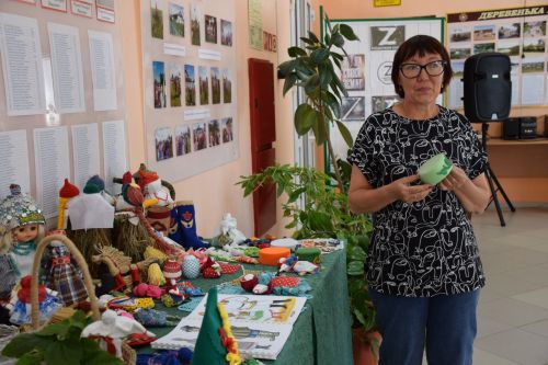 Жительница деревни Караульная Гора ежедневно реализует себя в творчестве