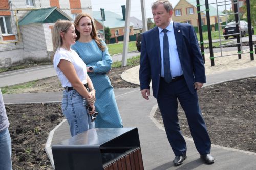 Глава Нурлатского района контролирует выполнение программы «Наш двор»