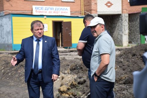 Глава Нурлатского района контролирует выполнение программы «Наш двор»