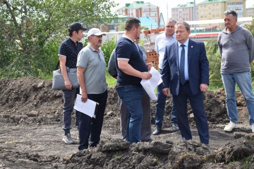 Глава Нурлатского района контролирует выполнение программы «Наш двор»