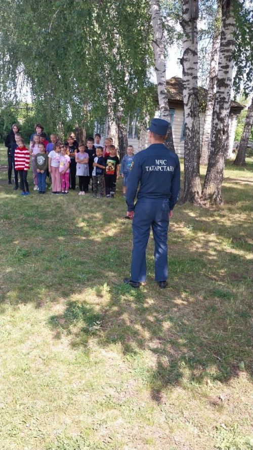 Для юных нурлатцев организованы встречи с сотрудниками МЧС