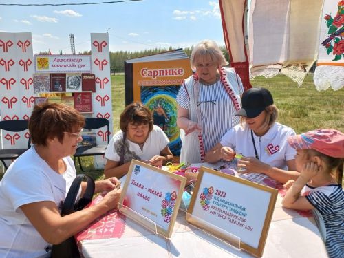 На празднике Уяв Центральная библиотека Нурлата развернула интерактивную площадку
