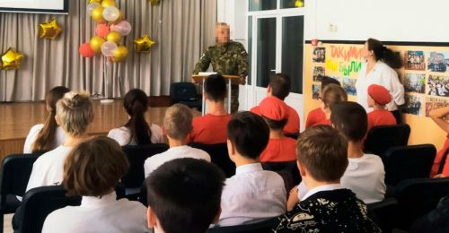 Нурлатские школьники встретились с участником СВО