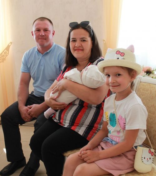 Нурлатские семьи поздравили с рождением детей