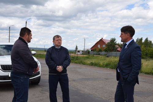 Глава Нурлатского района осмотрел состояние дороги в Старые Челны