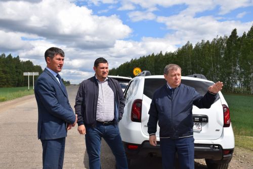 Глава Нурлатского района осмотрел состояние дороги в Старые Челны