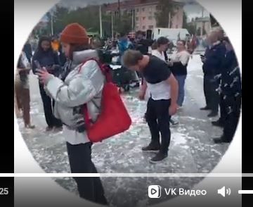 В Альметьевске установили новогоднюю ёлку