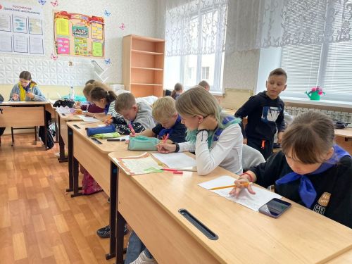 Учащиеся Нурлатской школы №2 продолжают участвовать во Всероссийской акции «Письмо солдату»