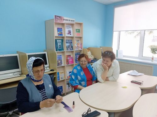 В Нурлатской библиотеке продолжается работа по проекту «Прикоснуться, чтобы увидеть»