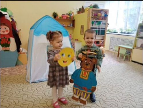 Малышки из нурлатского детсада «Сказка» любят рассказывать стихи и слушать сказки