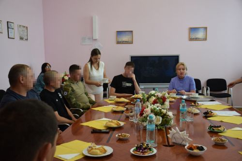 Дамир Ишкинеев встретился с мобилизованными, прибывшими в краткосрочный отпуск