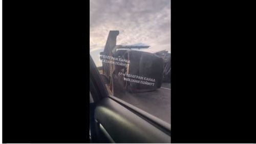 Очевидцы сняли на видео ДТП с опрокинувшимся на трассе в Татарстане автовозом