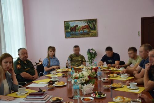 Дамир Ишкинеев встретился с мобилизованными, прибывшими в краткосрочный отпуск