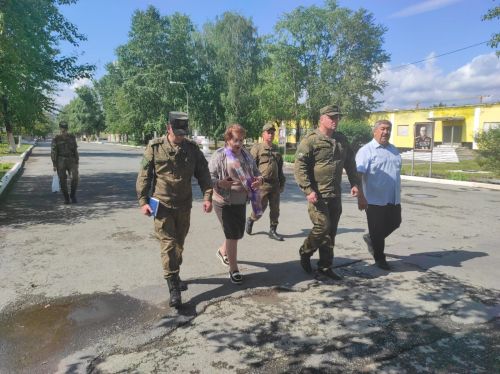 Уполномоченный по правам человека в Нурлатском районе навестил солдат-земляков