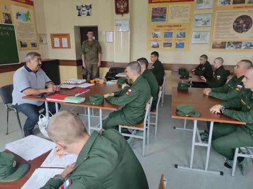 Уполномоченный по правам человека в Нурлатском районе навестил солдат-земляков