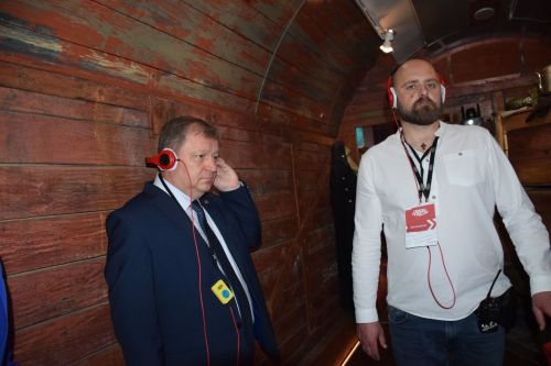На первый путь пассажирской платформы железнодорожной станции Нурлат прибыл Поезд Победы