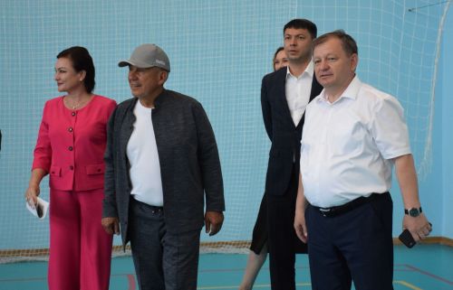 Нурлат с рабочим визитом посетил Рустам Минниханов