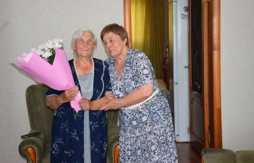 Елену Мельникову с 95-летием поздравил глава Нурлатского района