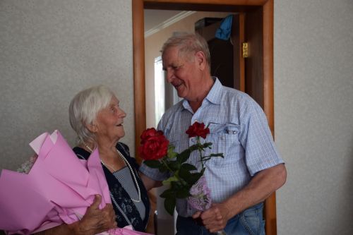 Елену Мельникову с 95-летием поздравил глава Нурлатского района