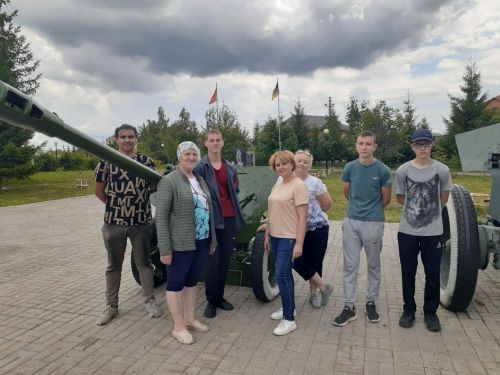 Волонтеры Нурлатского района привели в порядок выставочную технику