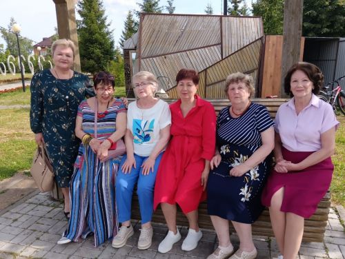 Выпускники 10 А класса Нурлатской средней школы №2 встретились спустя 50 лет