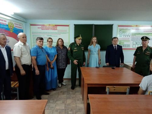 Еще одна группа из 18 нурлатских призывников отправились служить в армию