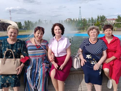 Выпускники 10 А класса Нурлатской средней школы №2 встретились спустя 50 лет