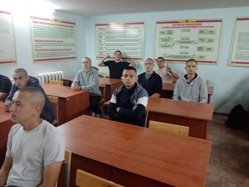 Еще одна группа из 18 нурлатских призывников отправились служить в армию