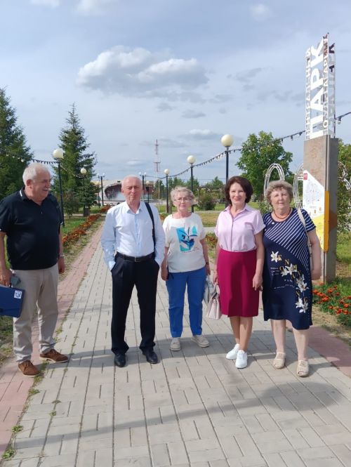 Выпускники 10 А класса Нурлатской средней школы №2 встретились спустя 50 лет