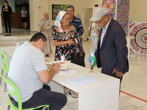 В Нурлате прошли досрочные выборы Президента Узбекистана