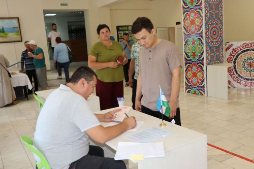 В Нурлате прошли досрочные выборы Президента Узбекистана