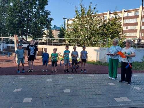 В Нурлате коллектив детского сада «Колосок» организовал семейный праздник в сквере «Семейный»