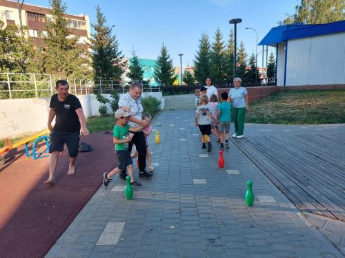 В Нурлате коллектив детского сада «Колосок» организовал семейный праздник в сквере «Семейный»